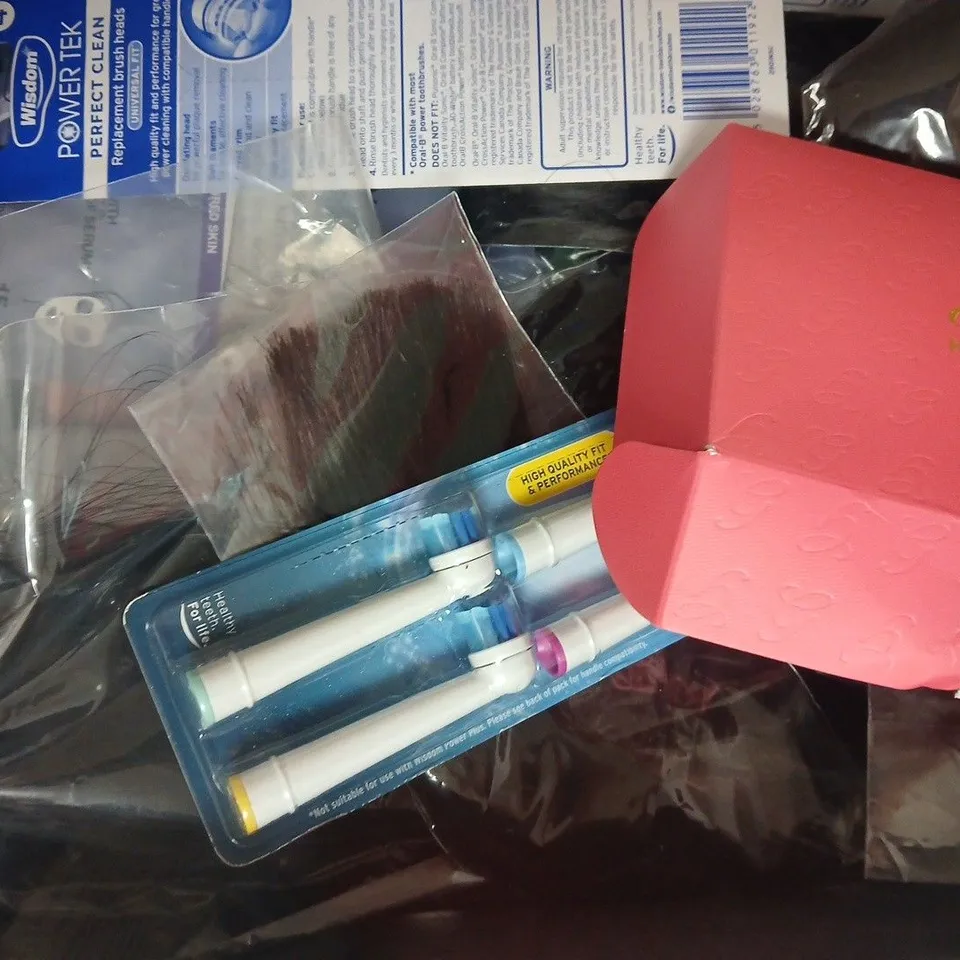 APPROXIMATELY 10 ASSORTED COSMETIC ITEMS INCLUDING VARIOUS MAKES AND BRANDS - COLLECTION ONLY