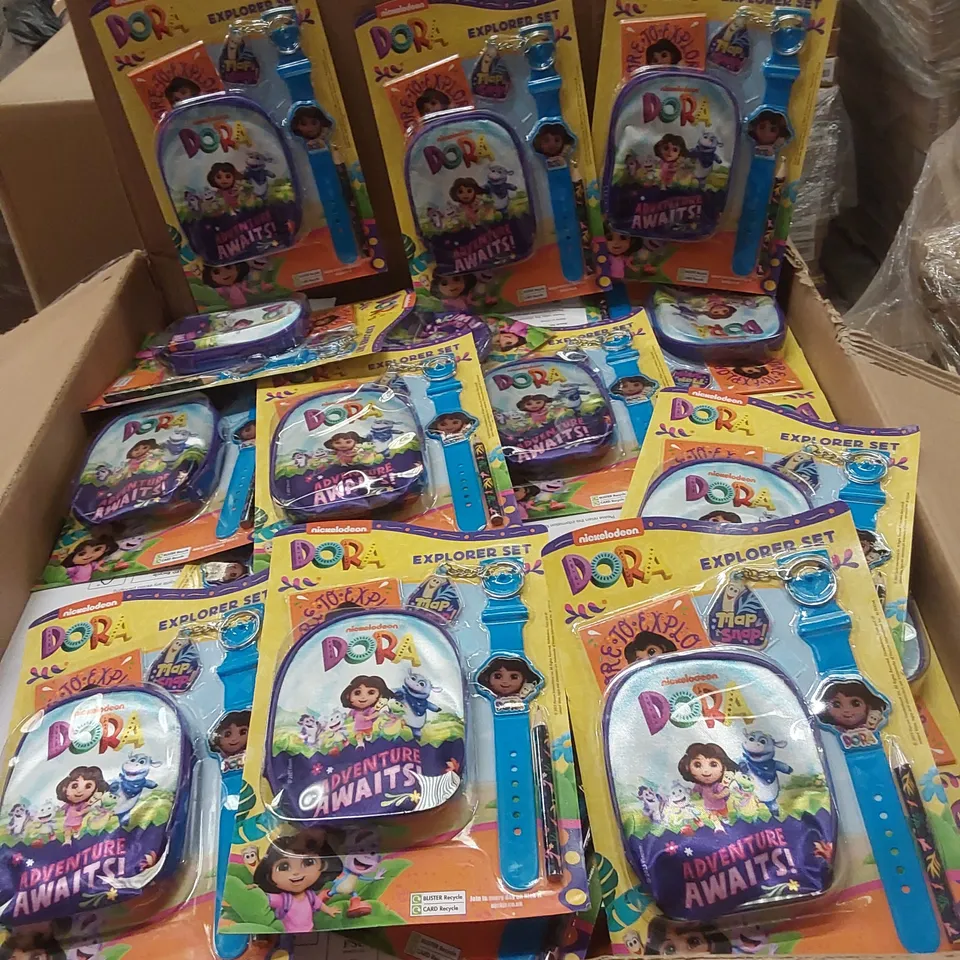 PALLET CONTAINING APPROXIMATELY 2000 BRAND NEW DORA THE EXPLORER BACKPACK KEYRING SETS