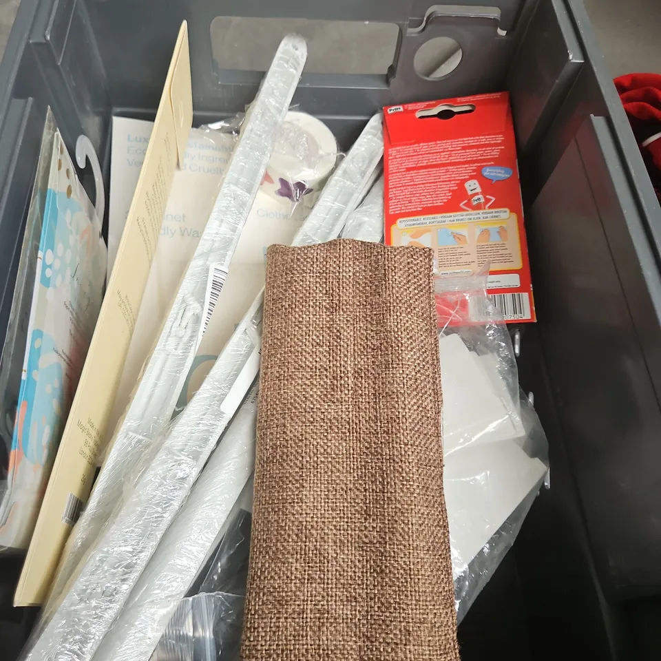 APPROXIMATELY 10 ASSORTED HOUSEHOLD ITEMS TOO INCLUDE GARDEN WIRE , DISHWASHER SHEETS , ETC 