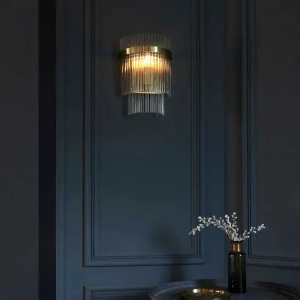BOXED VOGUE LANGDON WALL LIGHT