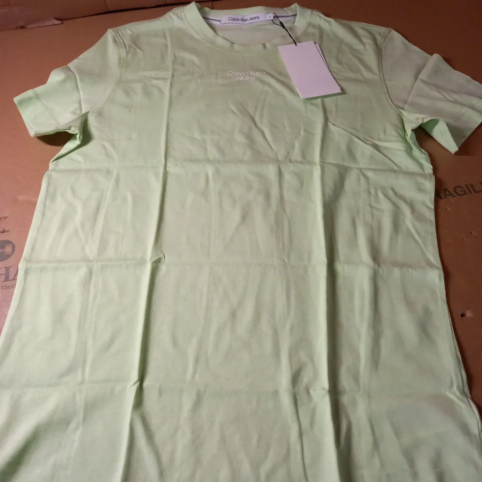 CALVIN KLEIN JEANS STACKED LOGO TSHIRT - GREEN SIZE XL