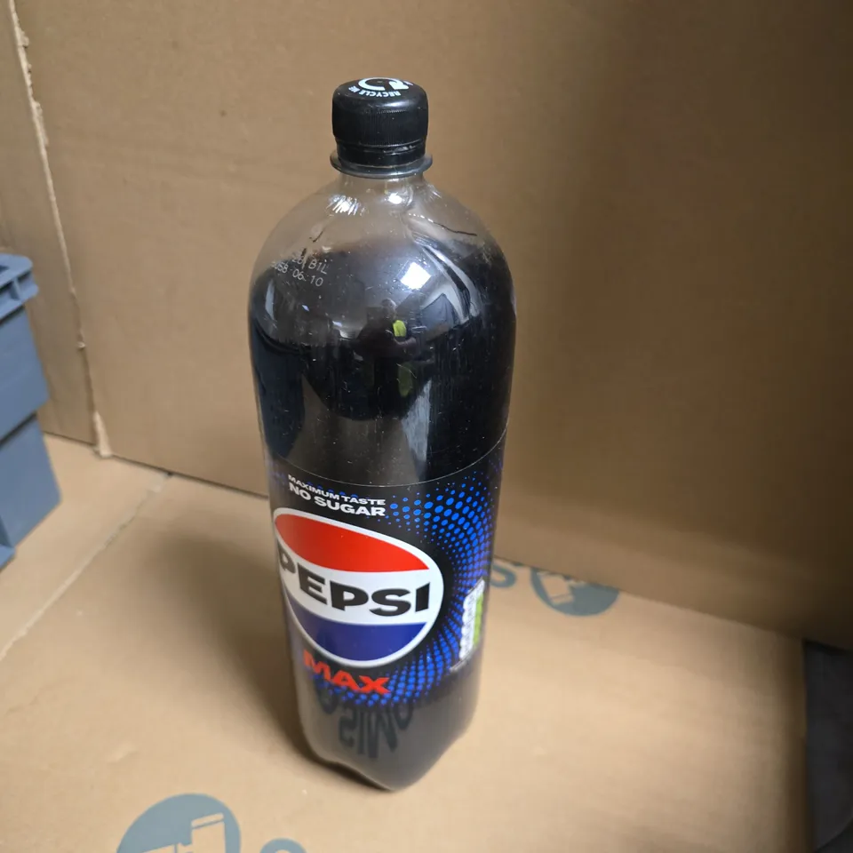 4 X ASSORTED DRINK ITEMS INCLUDING PEPSI MAX 2L AND TANGO CHERRY 2L 