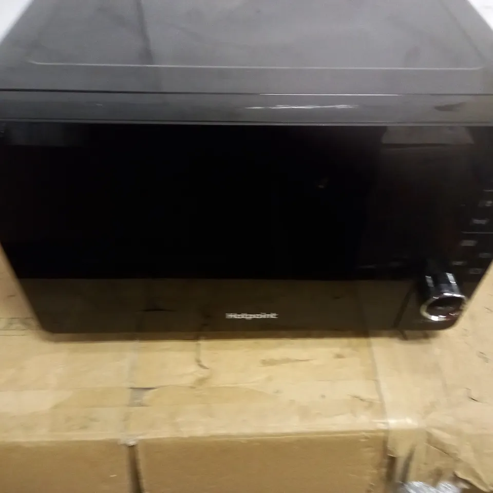 HOTPOINT MWH 2622 MB FREESTANDING MICROWAVE