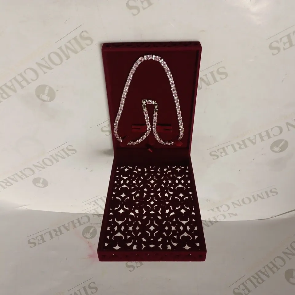 NECKLACE IN ORNATE RED PRESENTATION CASE