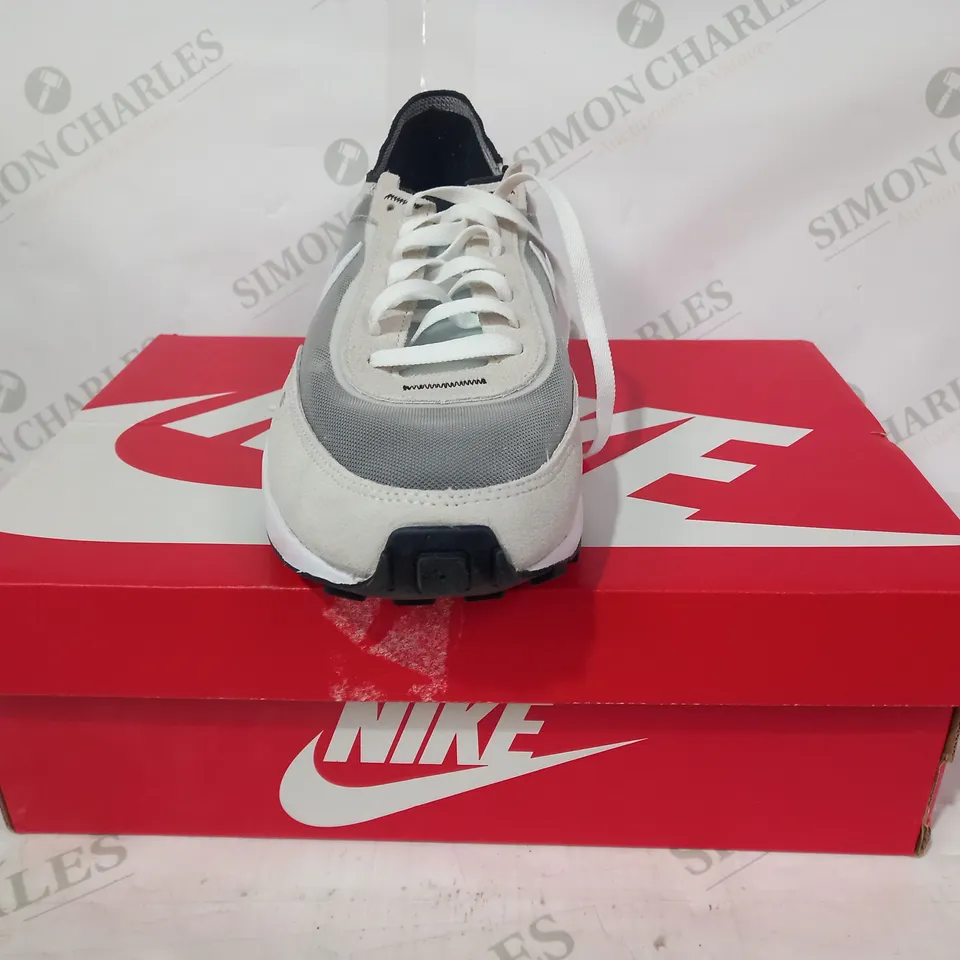 BOXED PAIR OF NIKE WAFFLE ONE SHOES IN WHITE/BLACK UK SIZE 10