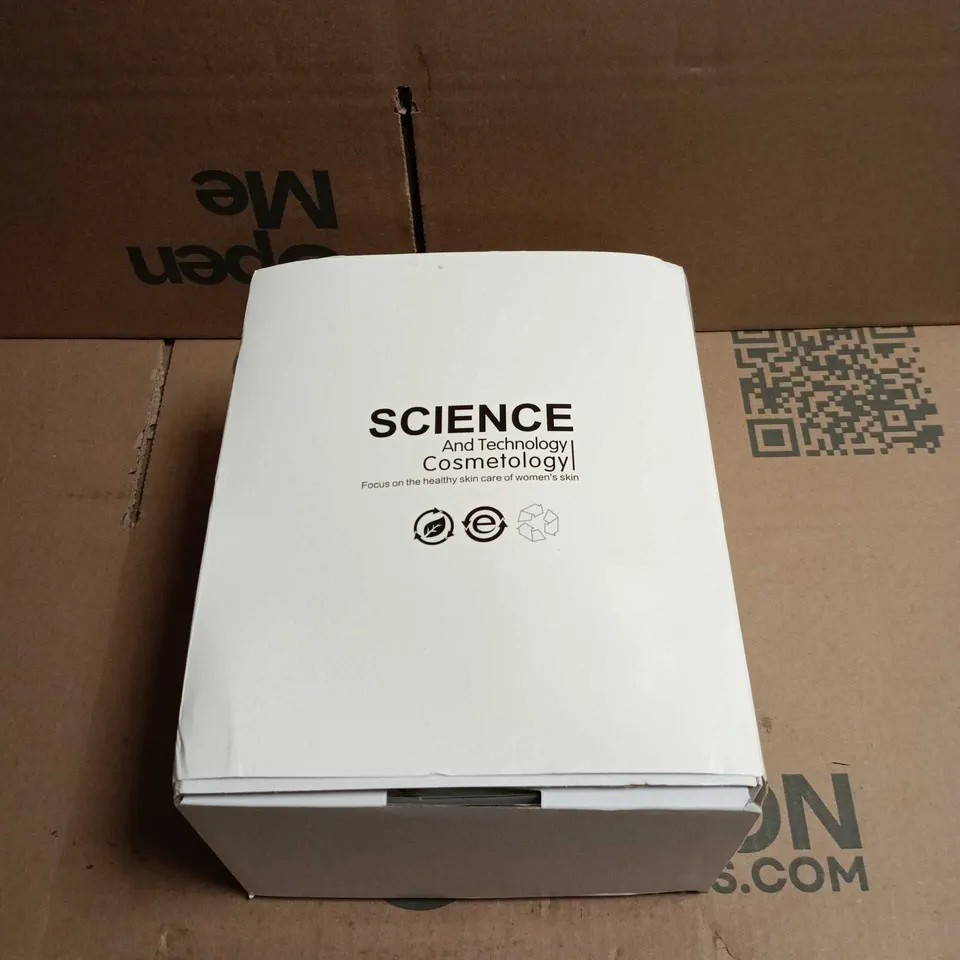 LIGHT BEAUTY INSTRUMENT FACIAL MASK WITH STRAP – WHITE MASK, INSTRUCTIONS. "SCIENCE AND TECHNOLOGY COSMETOLOGY" BRANDING