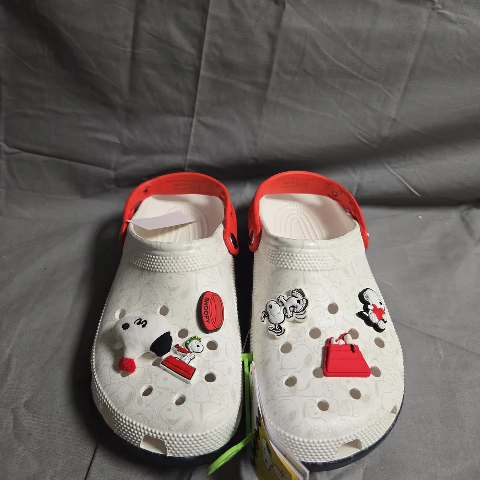 PAIR OF PEABUTS CLASSIC CROC CLOGS - UK SIZE M7 / W8