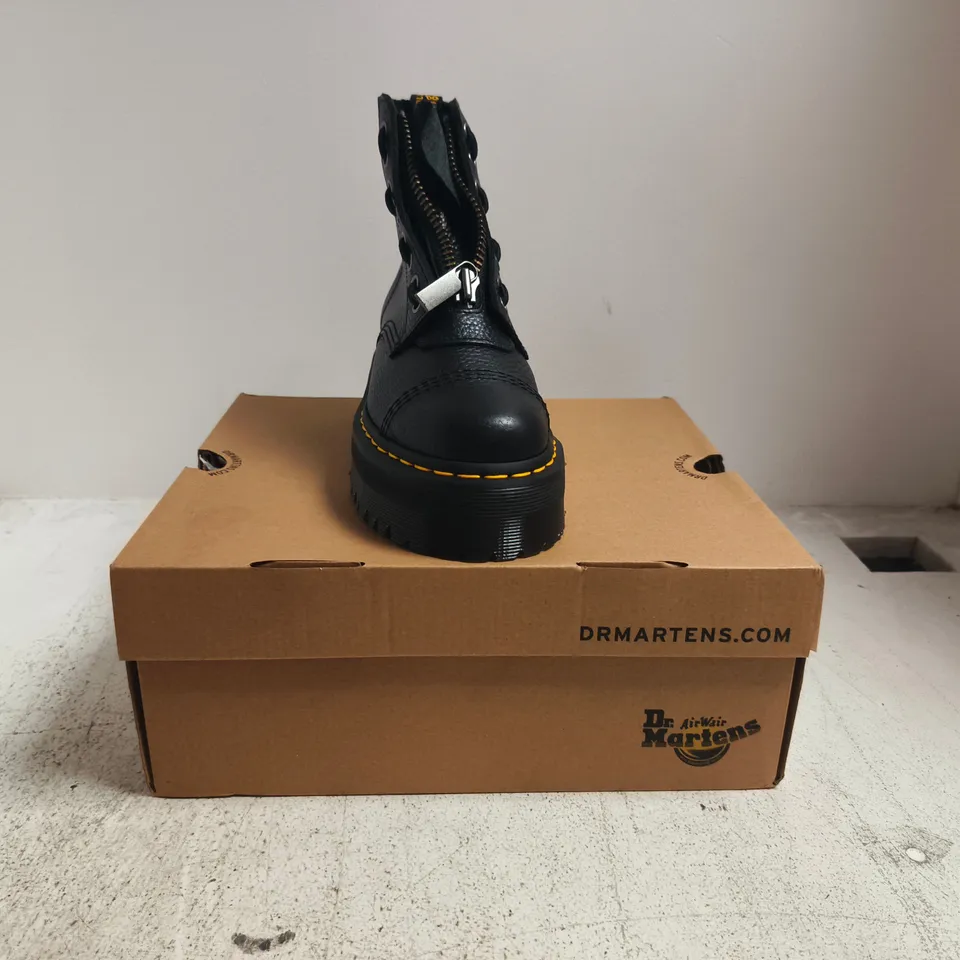 BOXED PAIR OF DR MARTENS SINCLAIR BOOTS IN BLACK SIZE UK 5