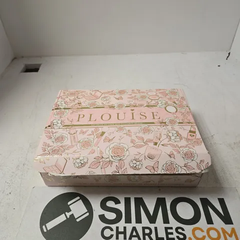 P LOUISE MAKEUP SET – BOXED WITH LEOPARD PRINT MAKEUP BAG 