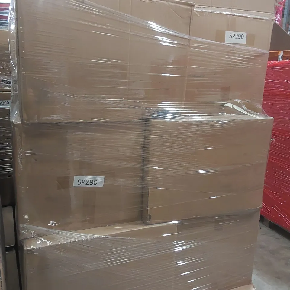 PALLET CONTAINING A VERY LARGE QUANTITY OF MEDICAL FACE MASKS