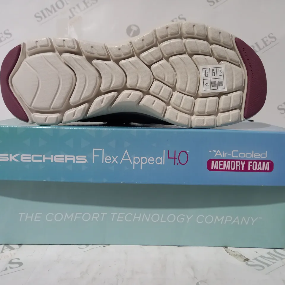 BOXED PAIR OF SKECHERS FLEX APPEAL 4.0 TRAINERS IN MAUVE UK SIZE 4