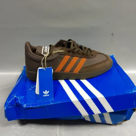 BOXED PAIR OF ADIDAS ORIGINALS LACE UP TRAINERS - 3.5