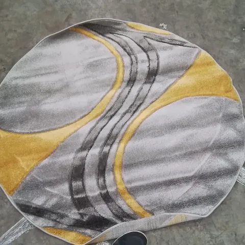 QUALITY DESIGNER AREA RUG - APPROXIMATELY 133X133CM