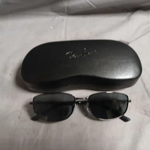 RAY-BAN SUNGLASSES WITH CASE