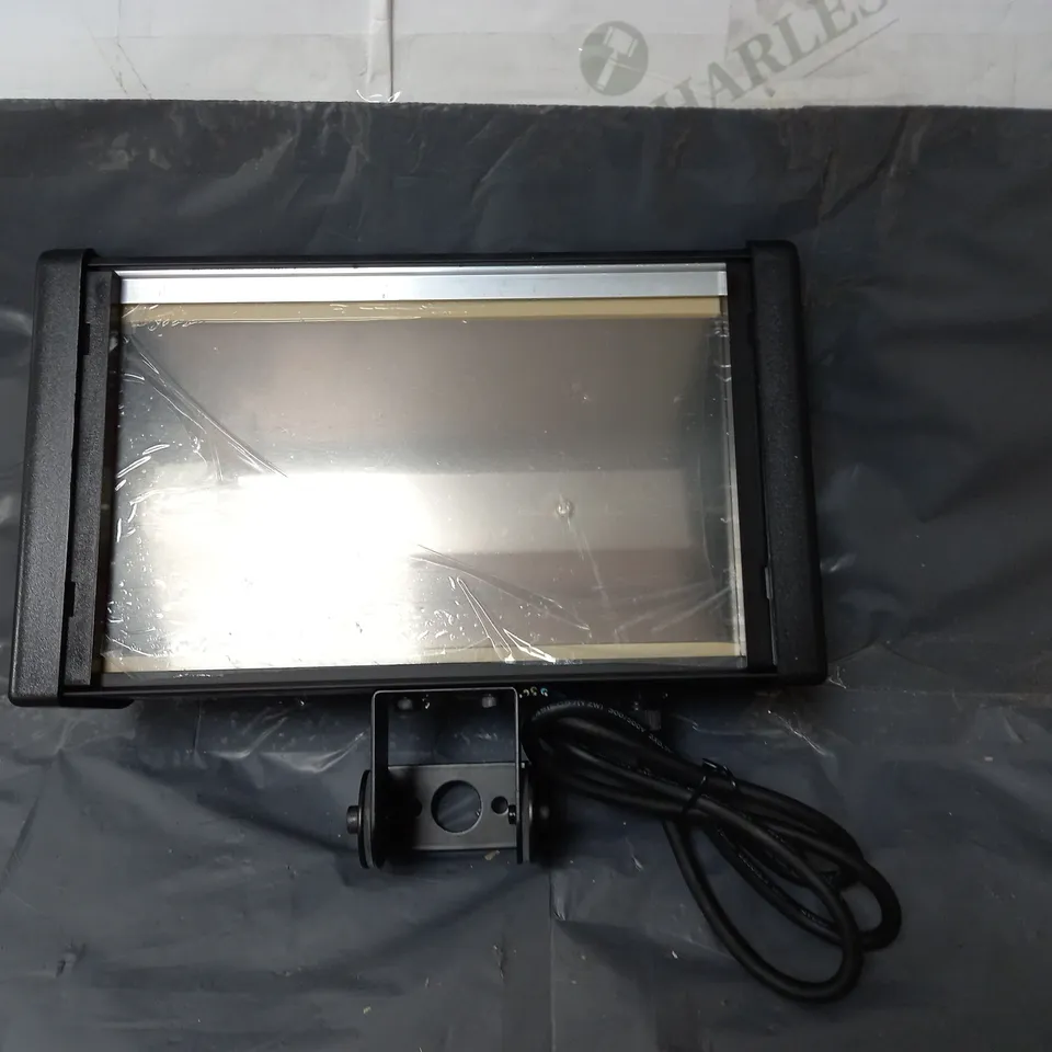 APPROXIMATELY 6 BOXES ( 10 PER BOX ) OF EMCOLITE EML 142 PLC LAMPS