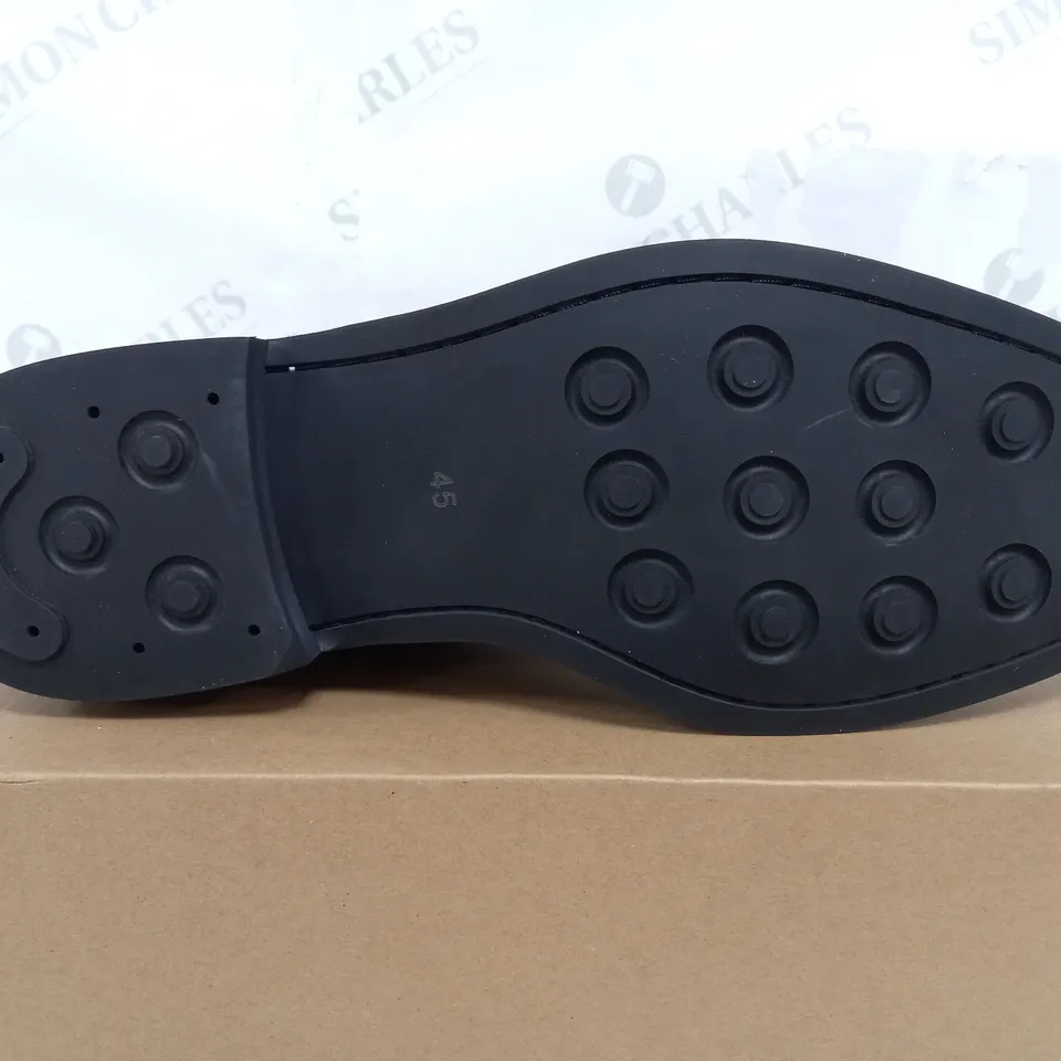 BOXED PAIR OF VERY MAN PLATFORM ELASTIC BOOTS IN BLACK - EUR 45