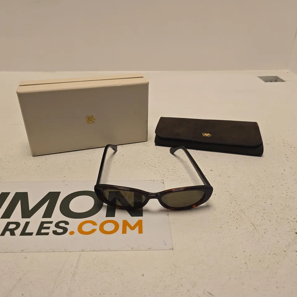 PRAGNELL SUNGLASSES – TORTOISHELL ACETATE FRAME WITH GOLD SCRIPT LOGO ON TEMPLE