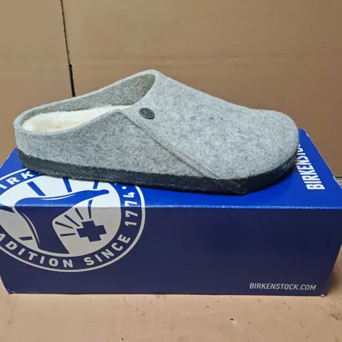 BOXED BIRKENSTOCK ZERMATT RIVET SLIPPERS β LIGHT GRAY, UK 5 (EU 38)