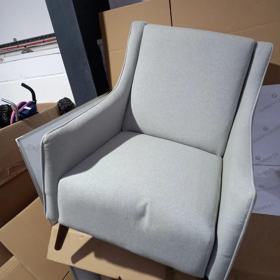 CLUB CHAIR LIGHT GREY 