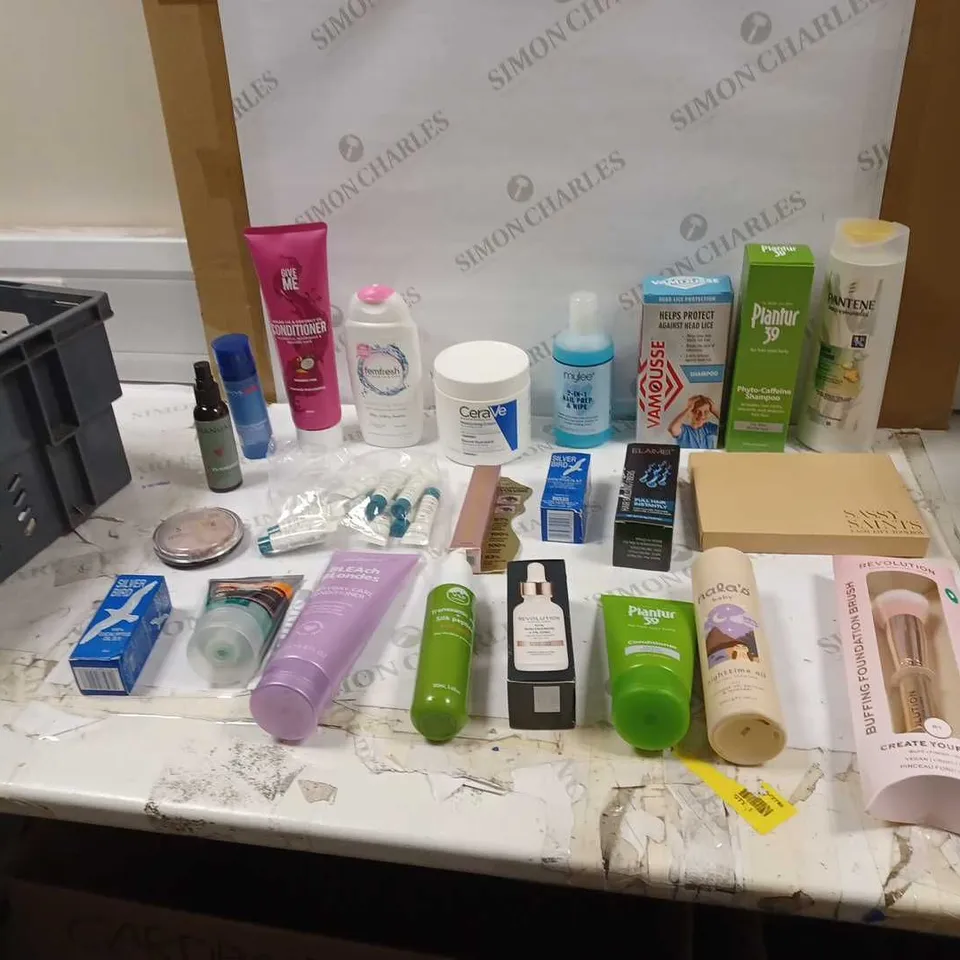 LOT OF APPROXIMATELY 12 ASSORTED HEALTH AND BEAUTY PRODUCTS TO INCLUDE CERA VE MOISTURISING CREAM, MANUAL 5% MINOXIDIL, AND SASSY SAINTS LASH LIFT TOOLBOX ETC. 