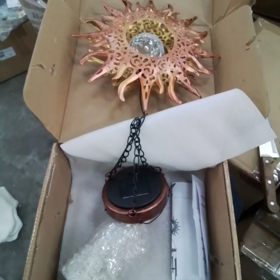 BOXED SOLAR POWERED SUN WITH CHIMES