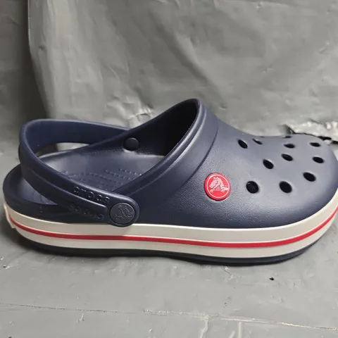 CROCS NAVY CLOGS - UK M4/W5