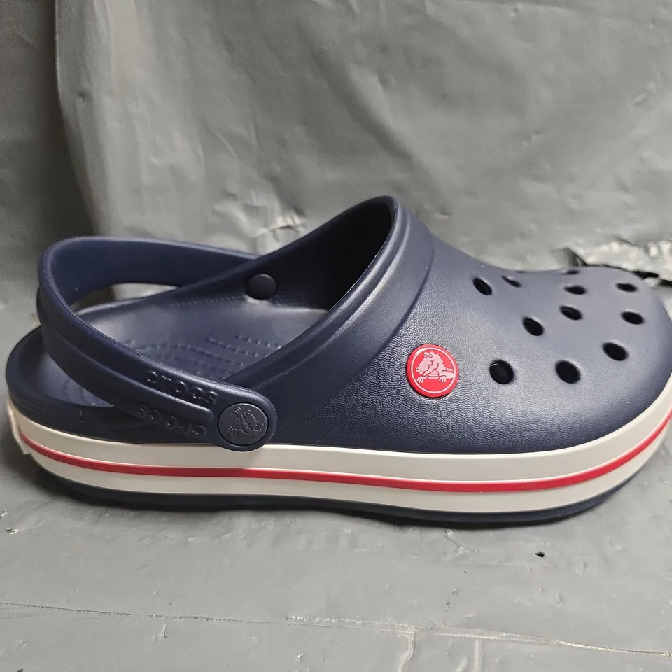 CROCS NAVY CLOGS - UK M4/W5
