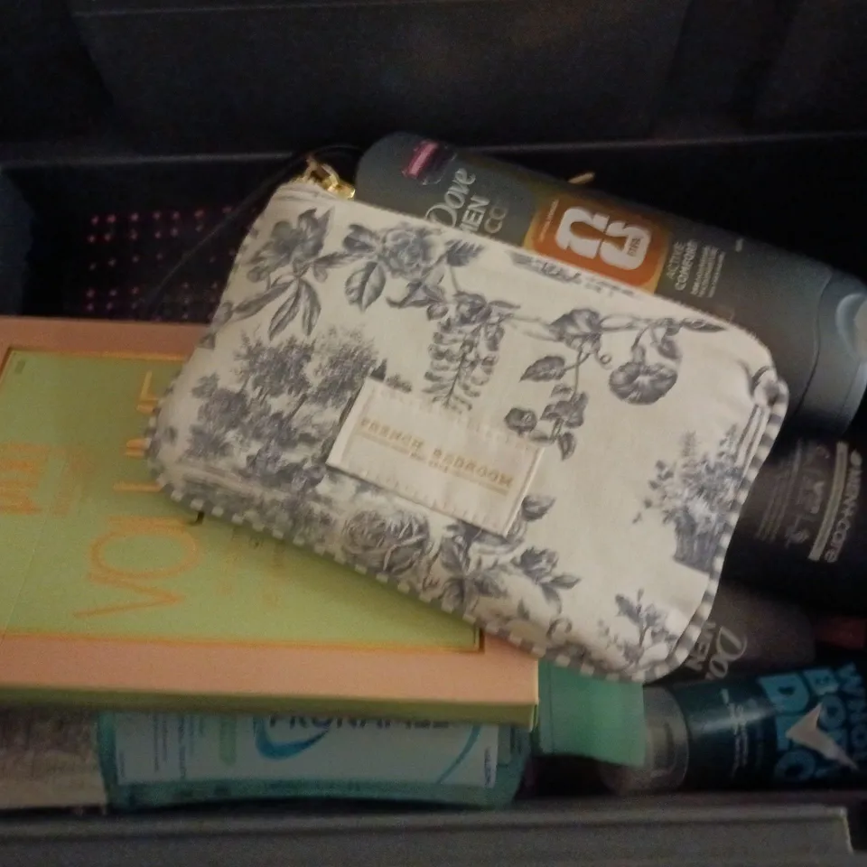 APPROXIMATELY 12 ASSORTED HEALTH & BEAUTY PRODUCTS TO INCLUDE DOVE MEN CARE, PIXI SKINTREATS VOLUME MASKS, CENTELLA TONING TONER, ETC - COLLECTION ONLY
