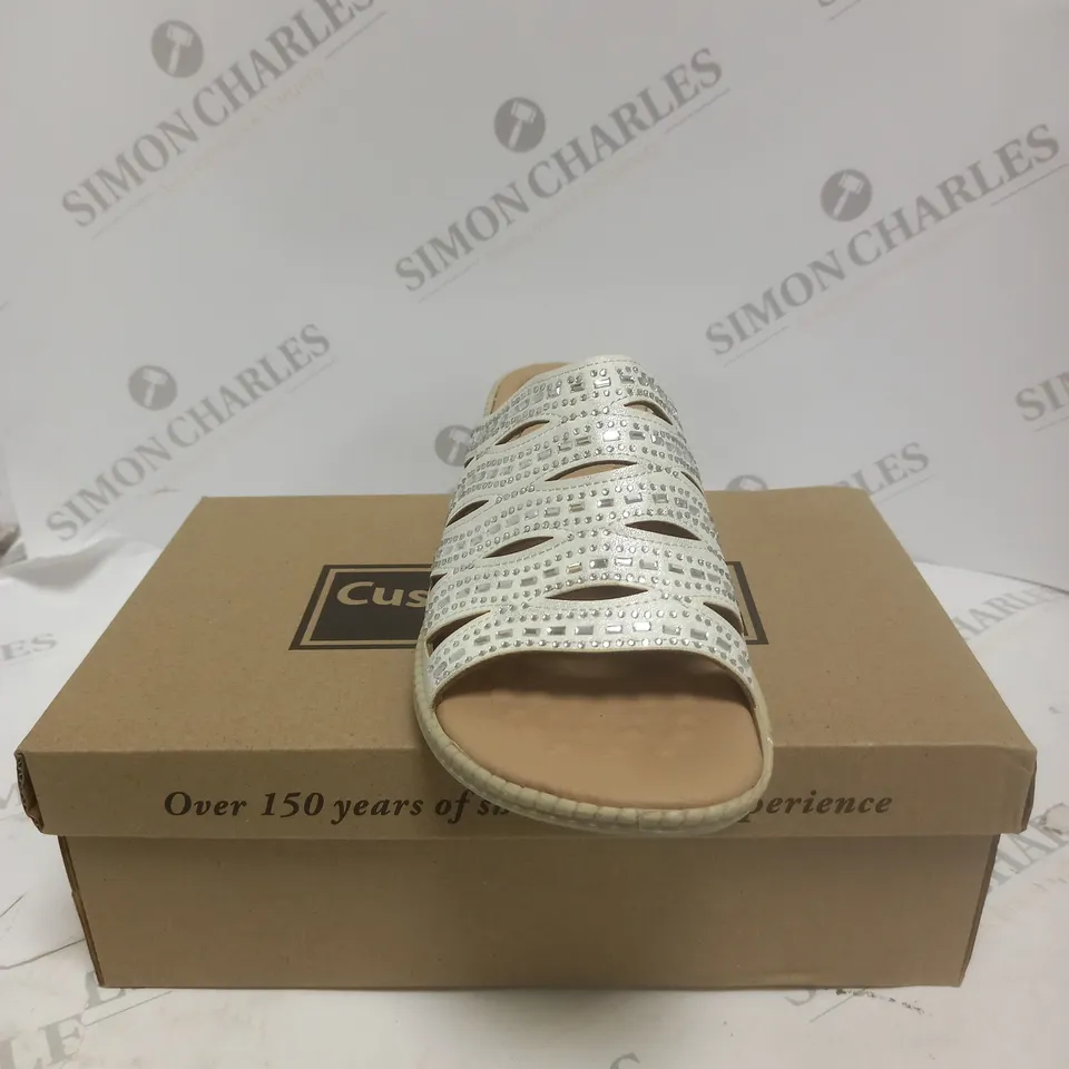 BOXED PAIR OF CUSHION WALK DIAMANTE MULE SHOES IN WHITE - SIZE 7