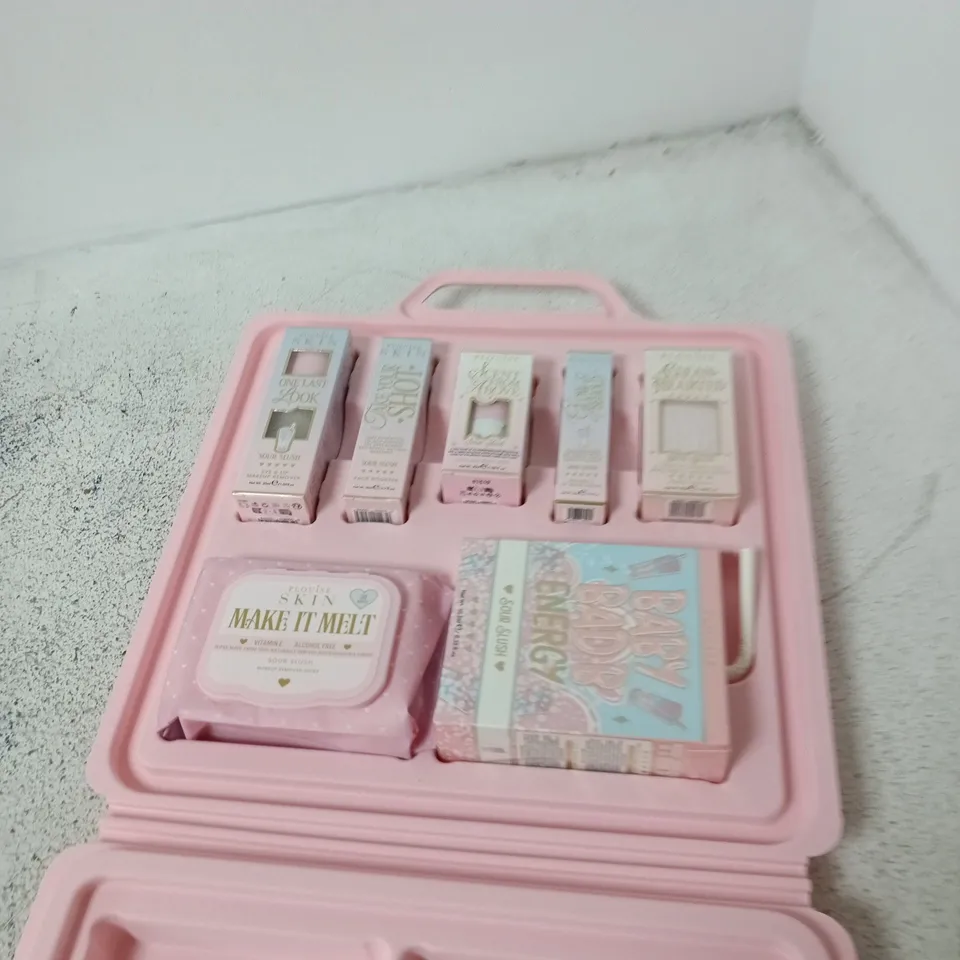 PINK HEALTH & BEAUTY GIFT SET – MAKE IT MELT/MAKEUP KIT IN CASE