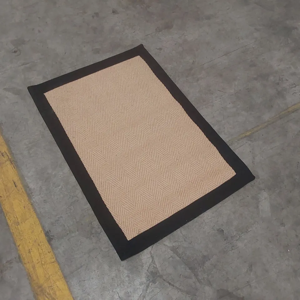 QUALITY DESIGNER RUG - APPROXIMATELY 89 x 60cm
