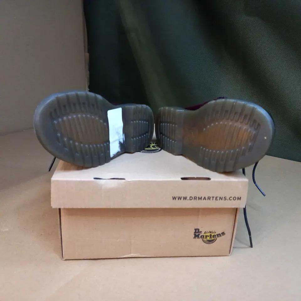 BOXED PAIR OF DR MARTENS BUNNY B BLACK/CHERRY RED JNR BOOTS SIZE CHILD 4