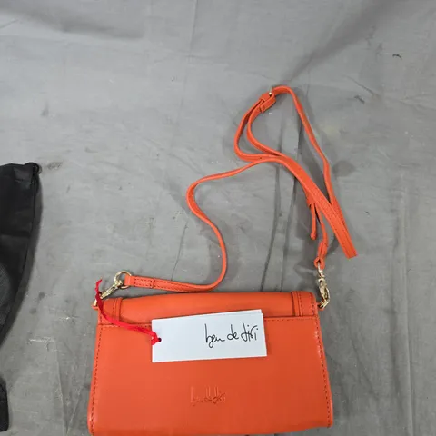 BEN DE LISI ORANGE LEATHER HANDBAG WITH LONG CROSSBODY STRAP