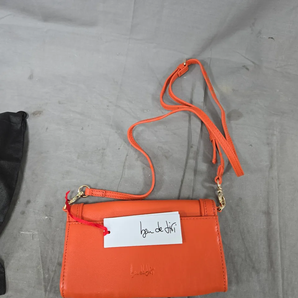 BEN DE LISI ORANGE LEATHER HANDBAG WITH LONG CROSSBODY STRAP 