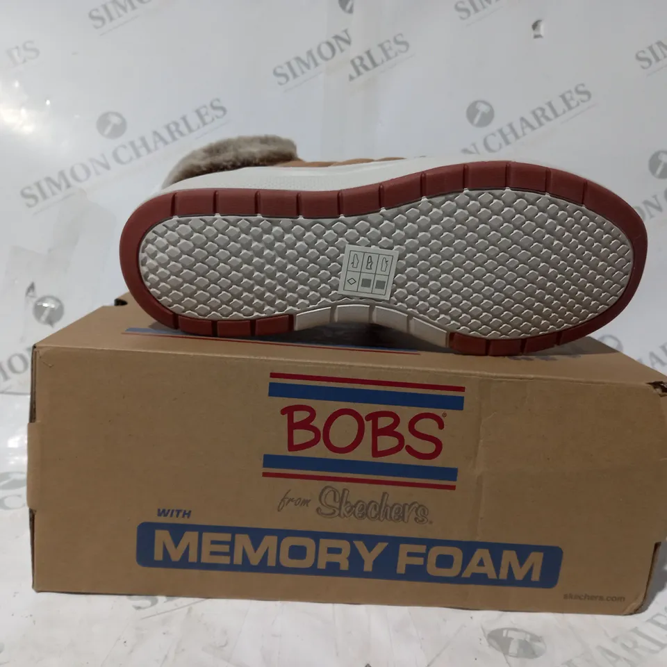 BOXED PAIR OF SKECHERS BOBS SKIPPER WAVE DIAMOND QUILTS BOOTS IN CHESTNUT UK SIZE 3