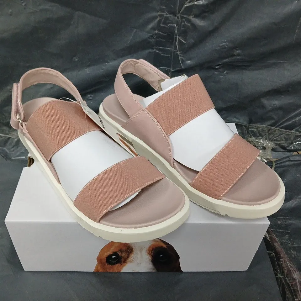 BOXED PAIR OF HUSH PUPPIES SELINA SANDALS - UK SIZE 7