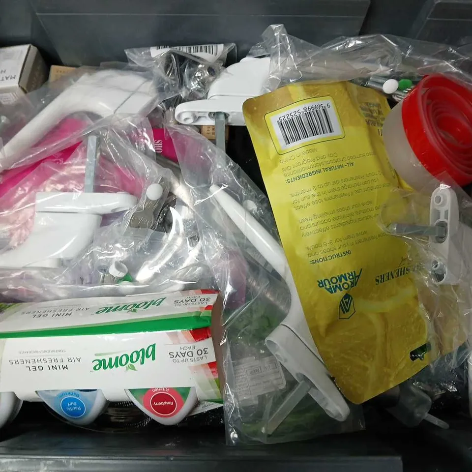 APPROXIMATELY 12 ASSORTED HOUSEHOLD ITEMS TO INCLUDE FRESHENERS, HANDLES, CLOTHING HOOK, ETC  