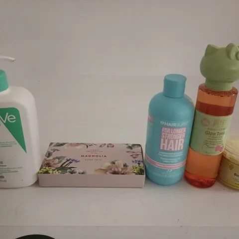 APPROXIMATELY 15 ASSORTED HEALTH & BEAUTY PRODUCTS TO INCLUDE CERA VE , SHOWER WHIP AND SHAMPOO