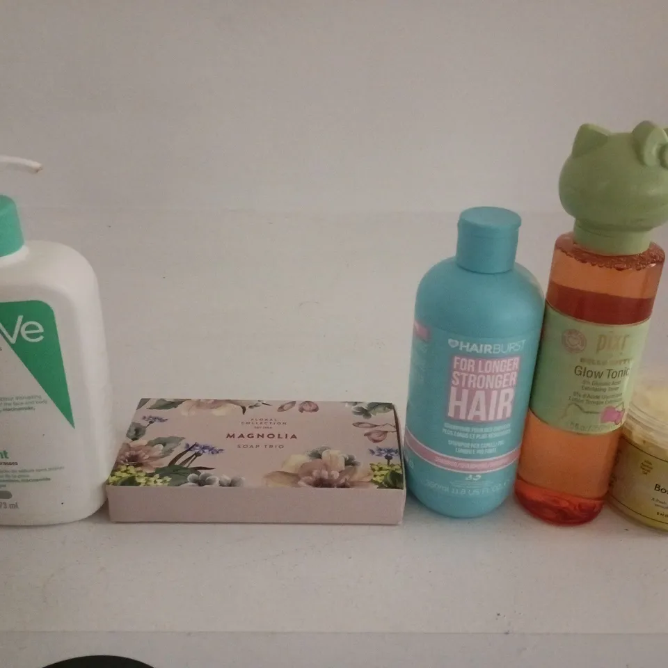 APPROXIMATELY 15 ASSORTED HEALTH & BEAUTY PRODUCTS TO INCLUDE CERA VE , SHOWER WHIP AND SHAMPOO