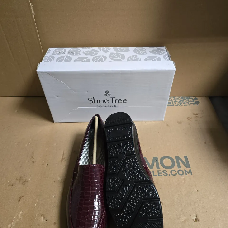 SHOE TREE COMFORT BURGUNDY CROC‑EMBOSSED LOAFER – BOXED - UK SIZE 5