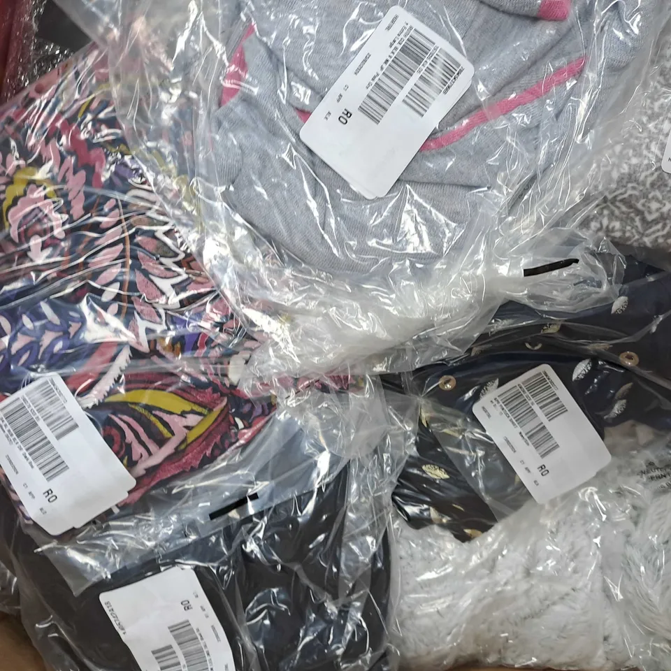BOX OF APPROXIMATELY 10 ASSORTED CLOTHING ITEMS TO INCLUDE - DRESS , TOP , TROUSERS ETC