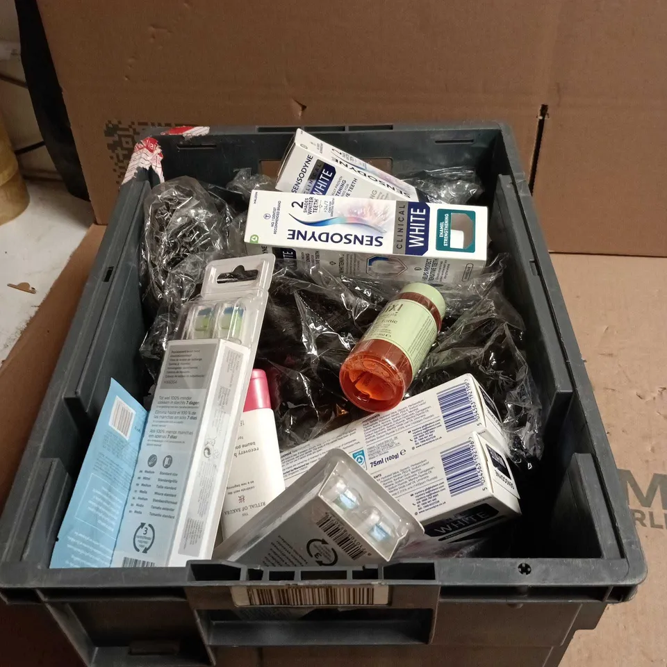 TOTE OF APPROXIMATELY 15 ASSORTED COSMETIC ITEMS TO INCLUDE SENSODYNE, PIXI GLOW TONIC, RITUALS...HAND BALM, PHILIPS SONICARE W2 BRUSH HEADS ETC