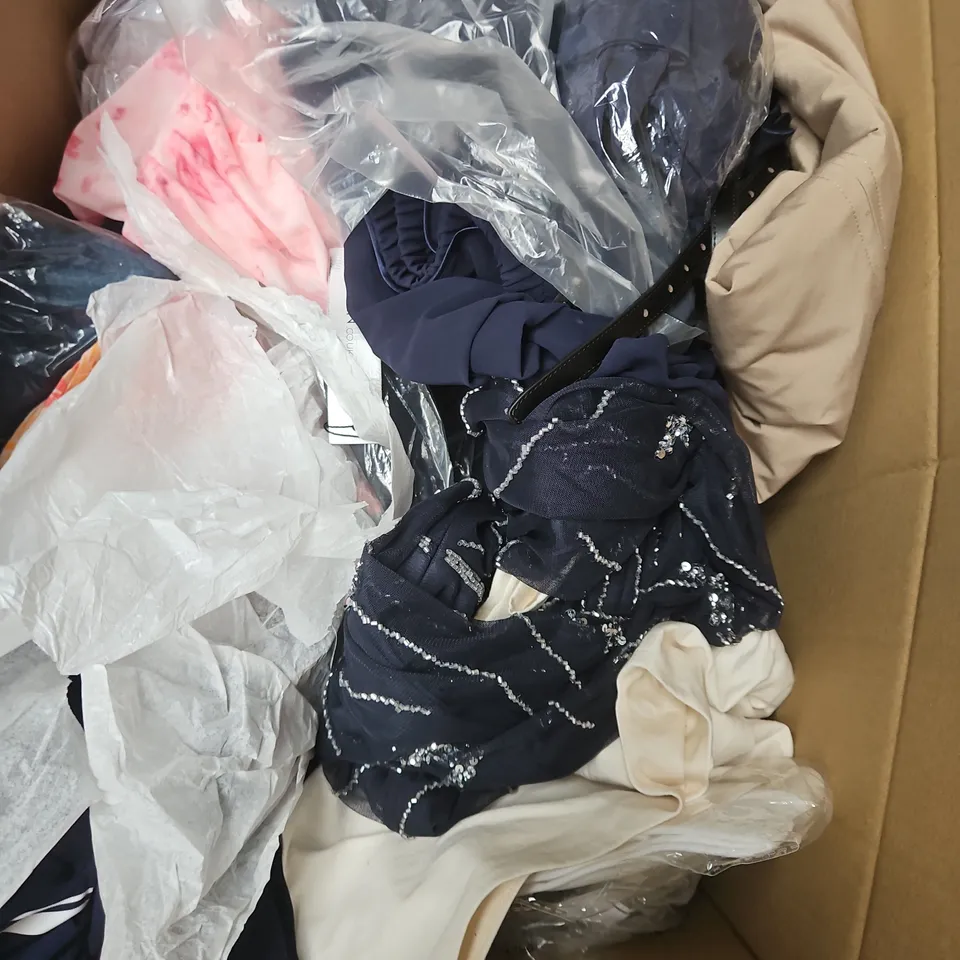 BOX OF APPROXIMATELY 20 ASSORTED CLOTHING ITEMS TO INCLUDE DRESS, JUMPSUIT, TOPS, ETC
