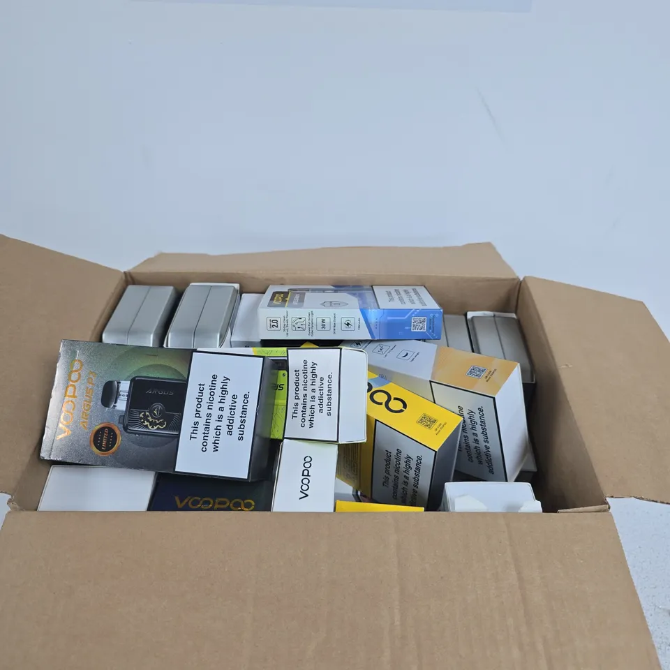 APPROXIMATELY 20 ASSORTED E-CIG PRODUCTS AND ACCESSORIES TO INCLUDE VOOPOO, ARGUS, ETC