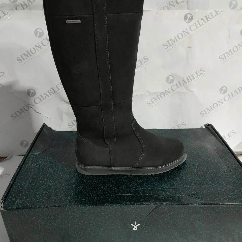 EMU AUSTRALIA "MOONTA" KNEE LEATHER BOOTS - UK SIZE 4, DARK GREY