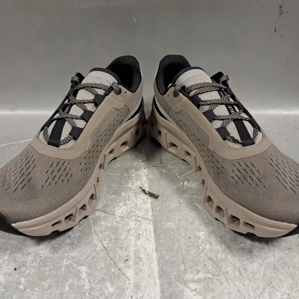 BOXED PAIR OF ON WOMEN'S CLOUDMONSTER SHOES IN CINDER/FOG UK SIZE 5.5