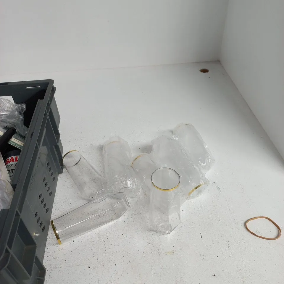 TOTE OF APPROXIMATELY 12 ASSORTED ITEMS TO INCLUDE: ASSORTED PLASTIC GLASSES