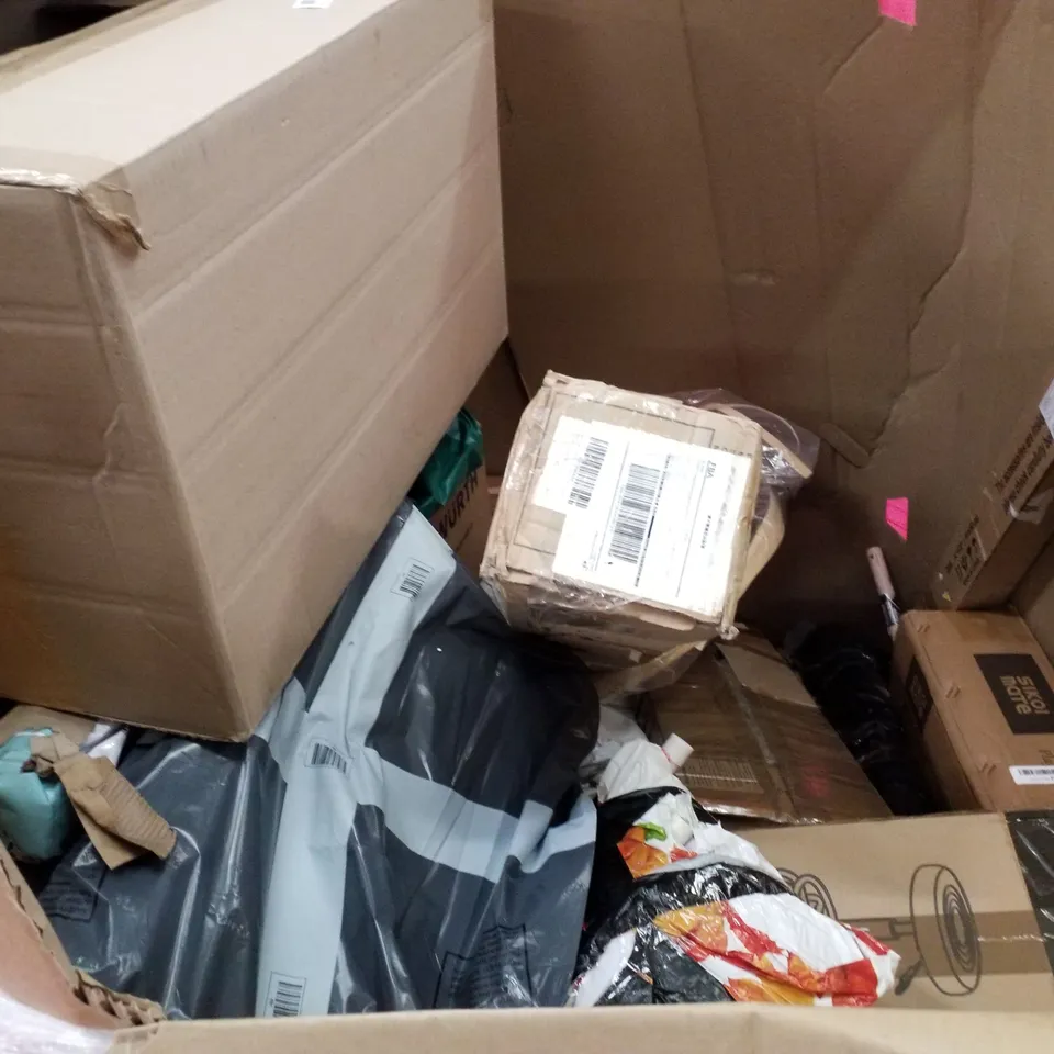 PALLET OF ASSORTED PRODUCTS INCLUDING MESH CHAIR, FOLDING CHAIR, FOLDING STUDY TABLE, CAMPING WAGON