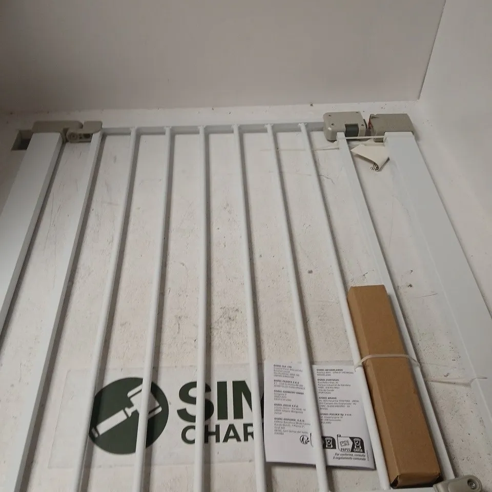 SAFETY 1ST BABY GATE – U‑PRESSURE FIT, METAL, 73–80 CM (EXTENDS TO 136 CM)