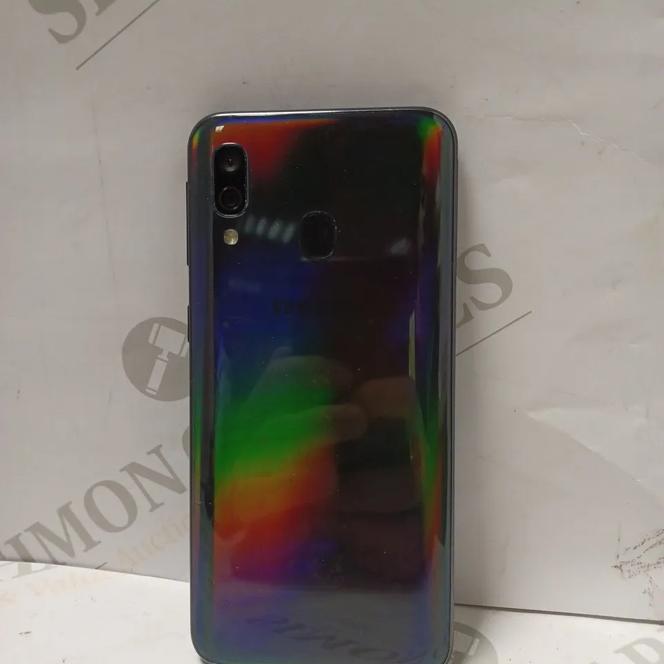BOXED SAMSUNG GALAXY A40 SMARTPHONE 